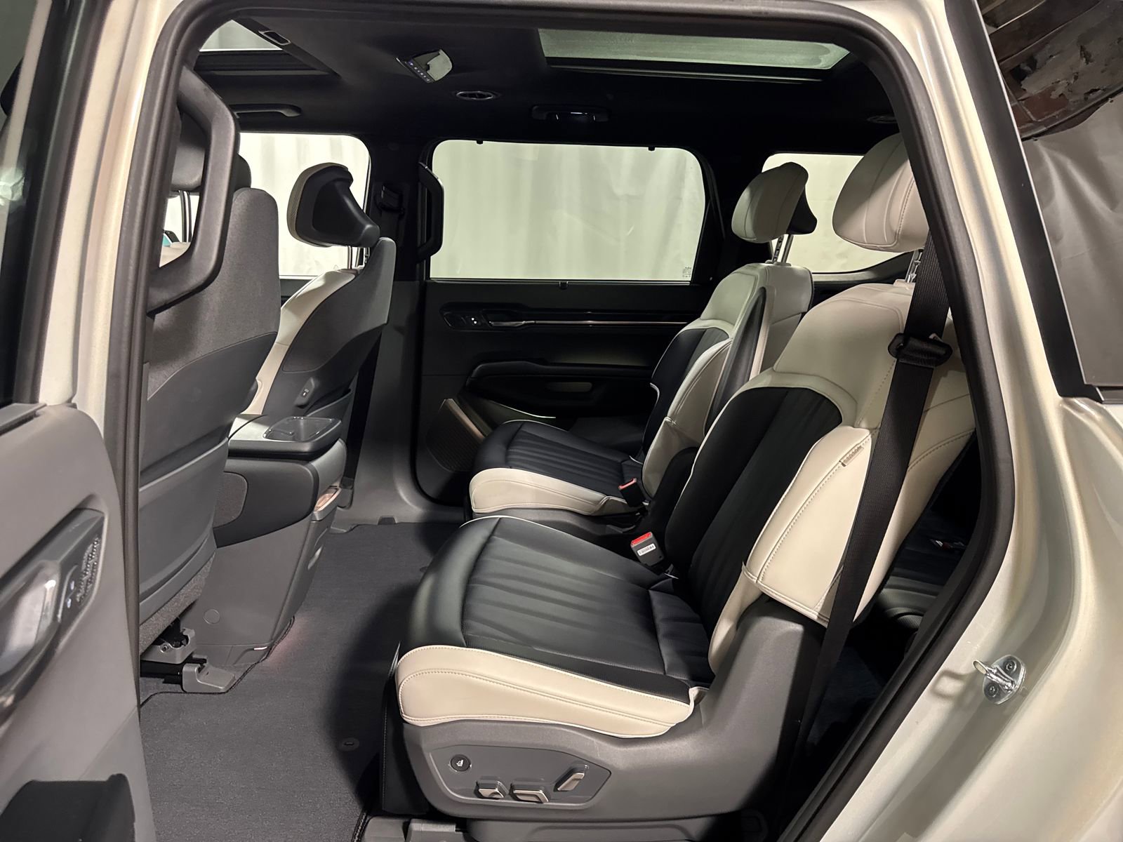 Certified 2024 Kia EV9 GT-Line AWD/4WD image 5
