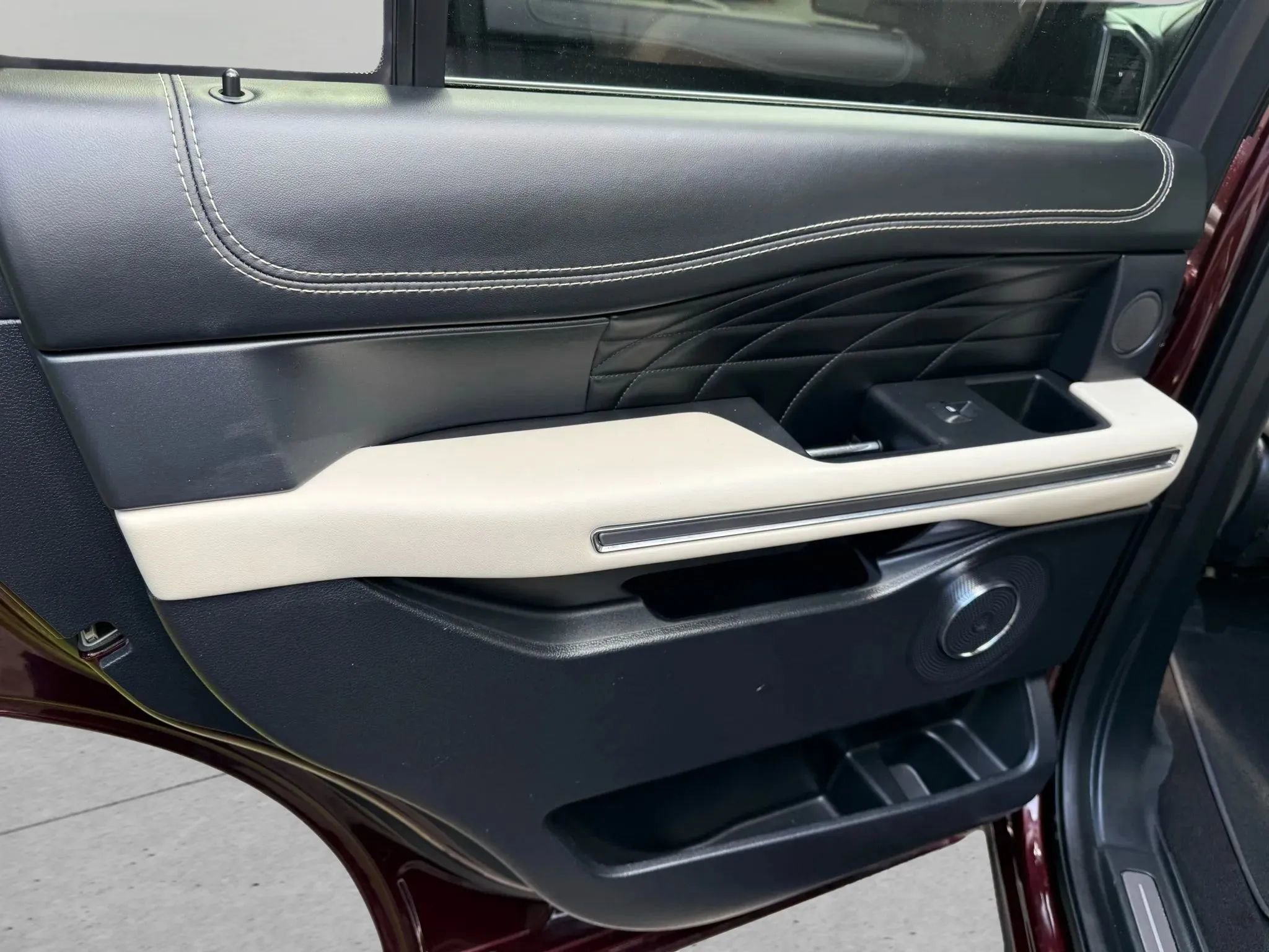 Used 2020 Ford Expedition Platinum image 25