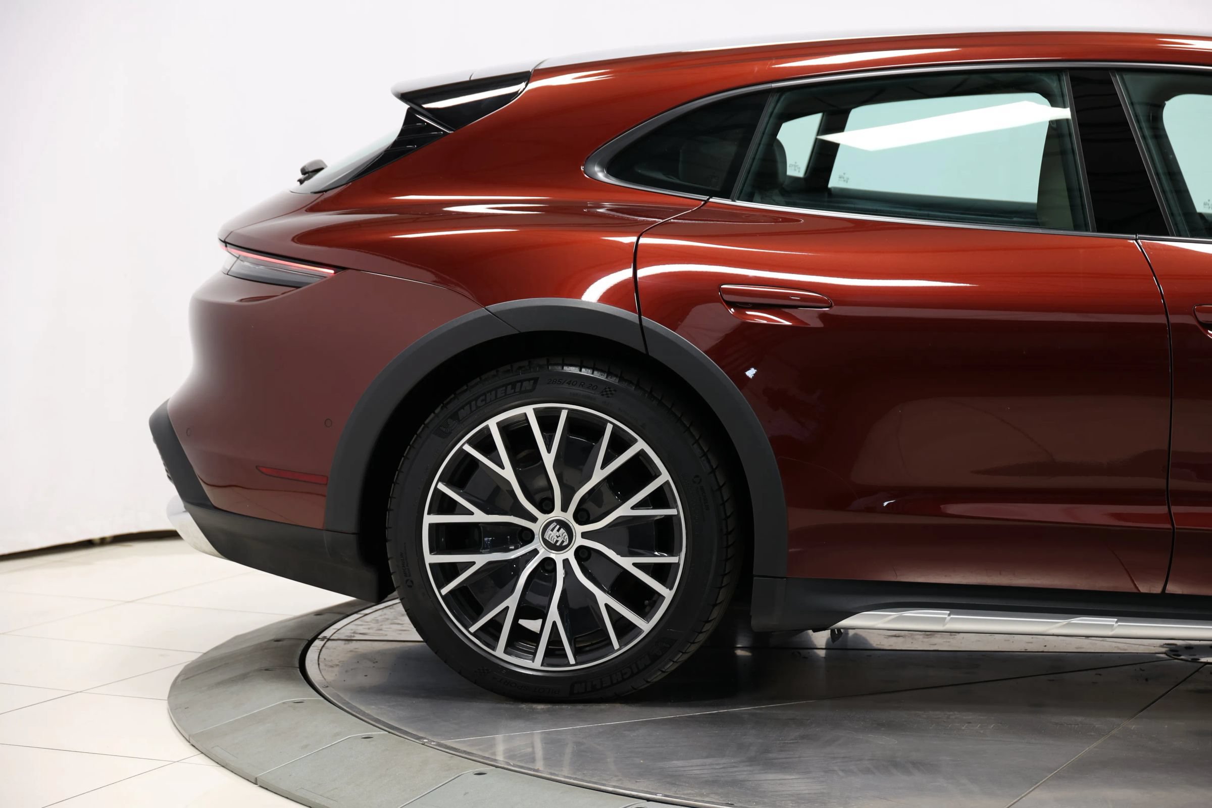 Used 2022 Porsche Taycan 4 Cross Turismo w/ Technology Package AWD/4WD image 60