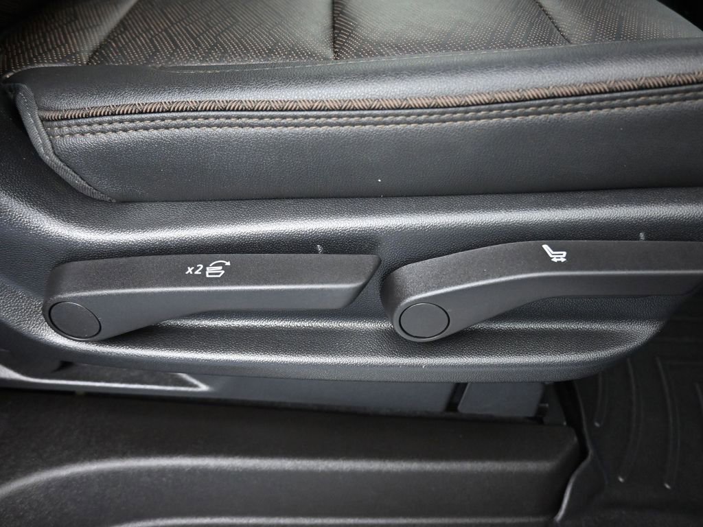 Used 2021 Chevrolet Suburban High Country image 57