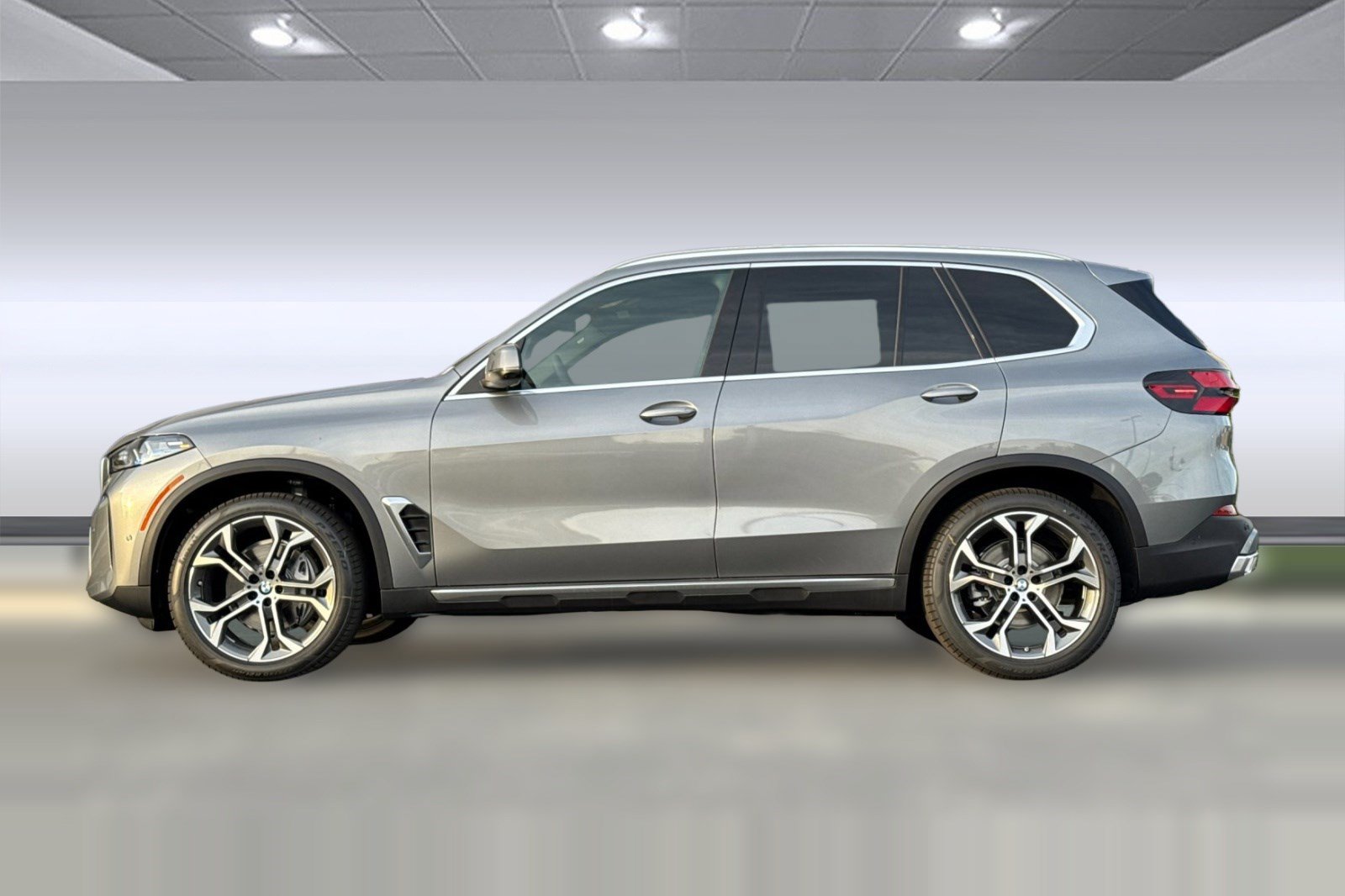 Used 2026 BMW X5 xDrive40i AWD/4WD image 2