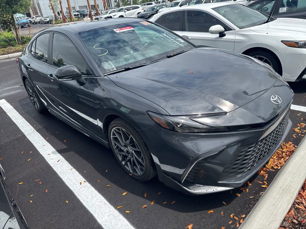 Used 2025 Toyota Camry SE w/ Convenience Package image 3