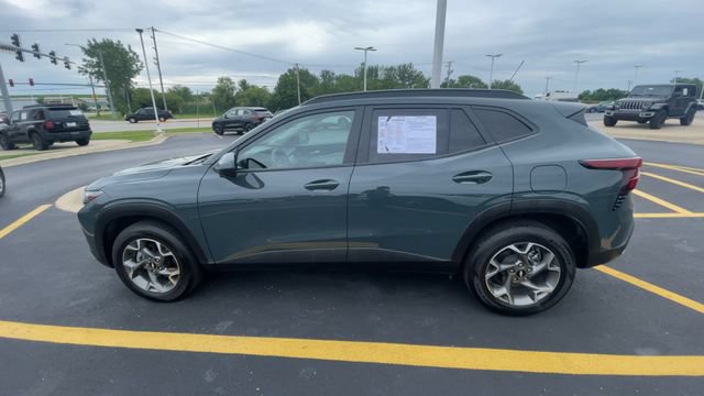 Used 2025 Chevrolet Trax LT FWD image 7