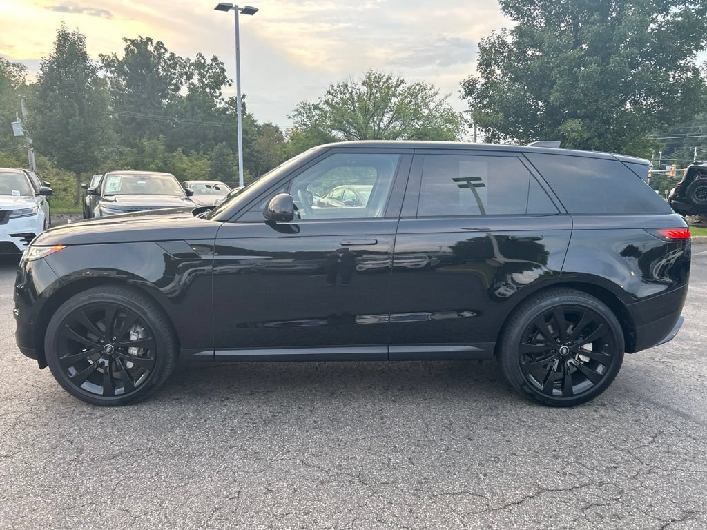 Certified 2025 Land Rover Range Rover Sport SE AWD/4WD image 3