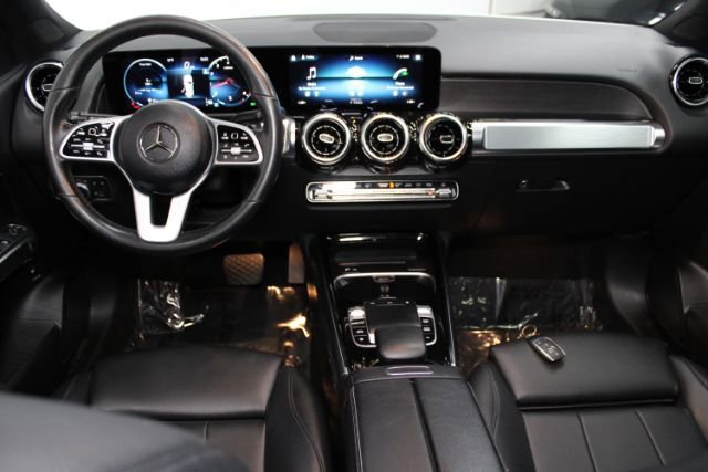Used 2020 Mercedes-Benz GLB 250 4MATIC w/ Premium Package image 2