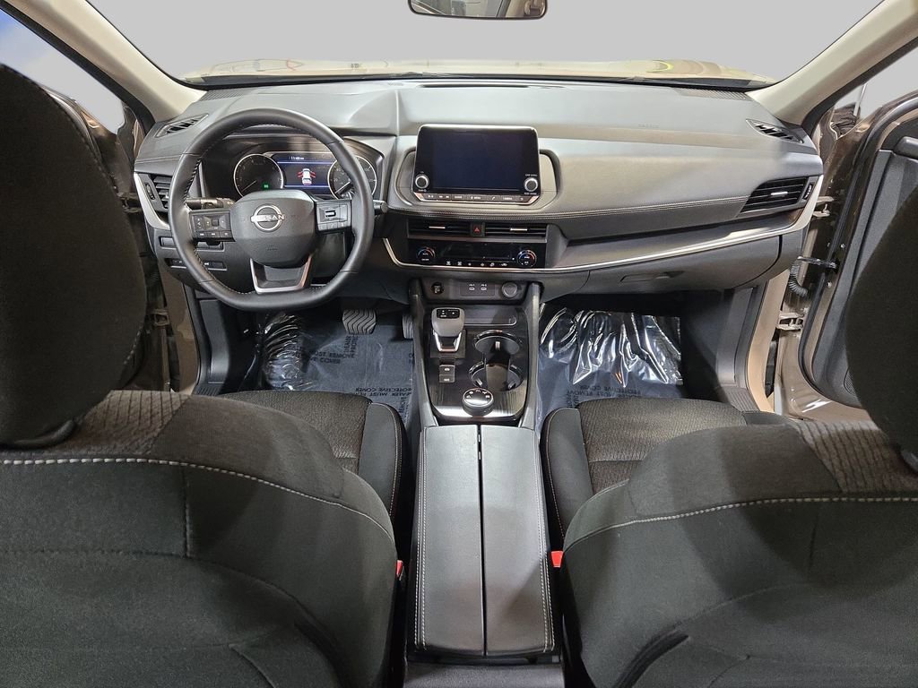 Used 2025 Nissan Rogue SV image 10