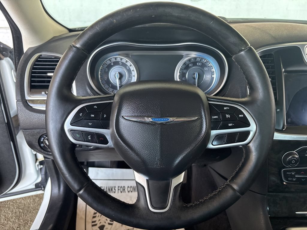 Used 2017 Chrysler 300 C RWD image 13
