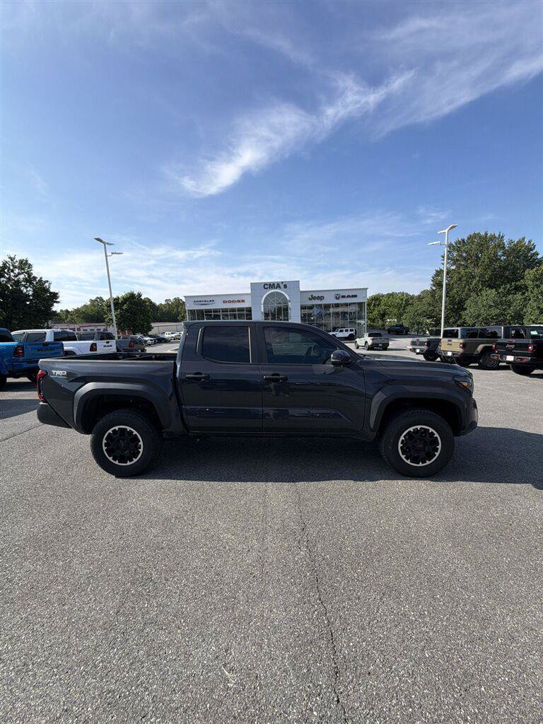 Used 2024 Toyota Tacoma TRD Off-Road w/ TRD Off Road Upgrade Package AWD/4WD image 4