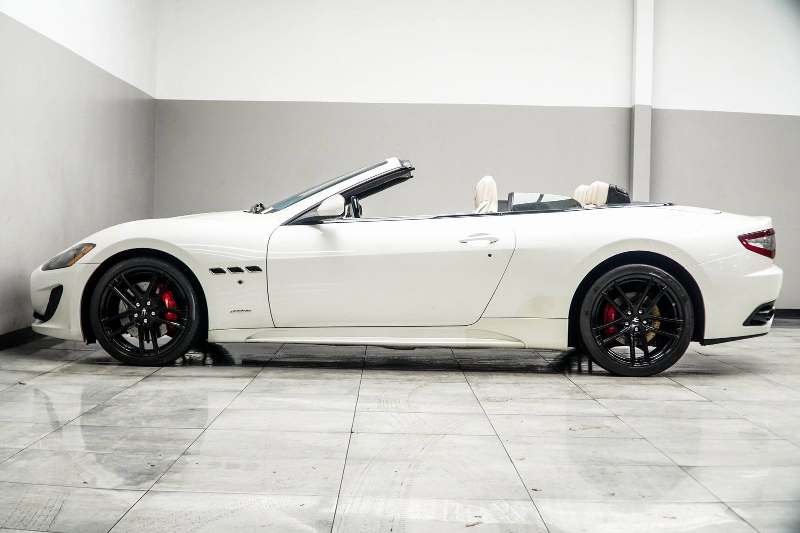 Used 2017 Maserati GranTurismo Sport image 12
