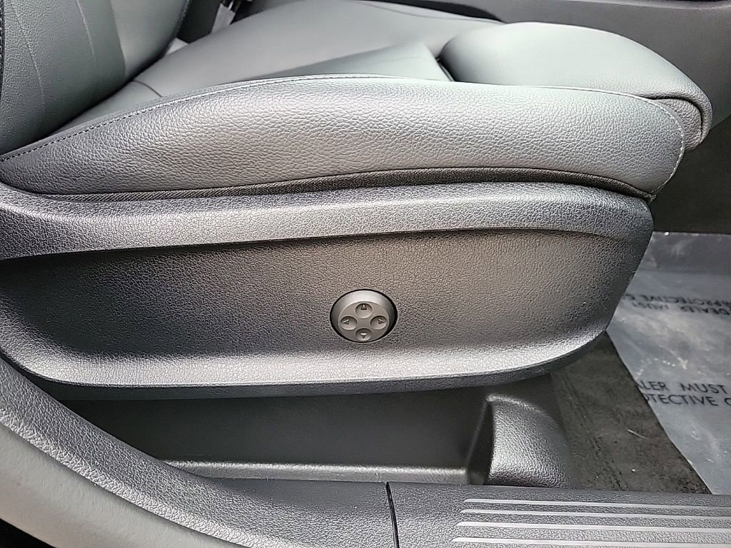 Used 2022 Mercedes-Benz GLB 250 4MATIC image 17