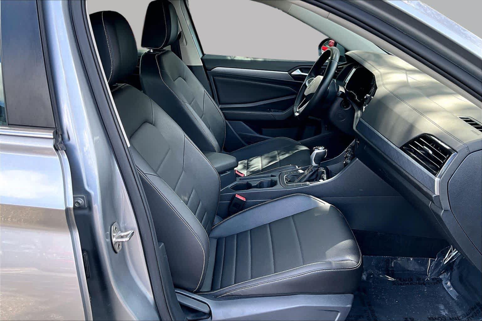 Used 2023 Volkswagen Jetta SE FWD image 8
