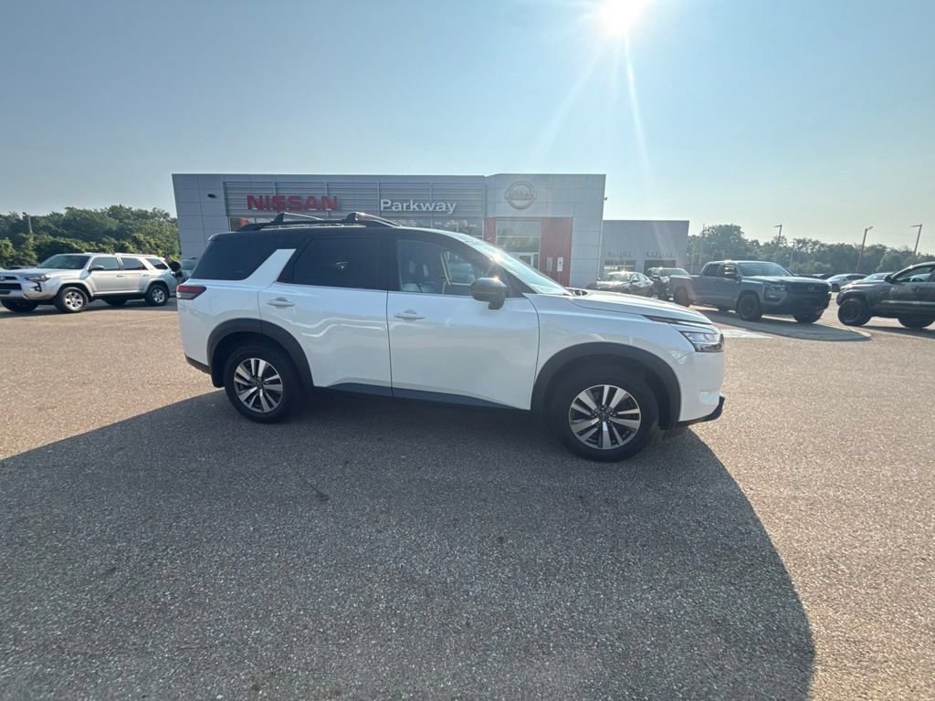 Used 2023 Nissan Pathfinder SL w/ Black Appearance Package