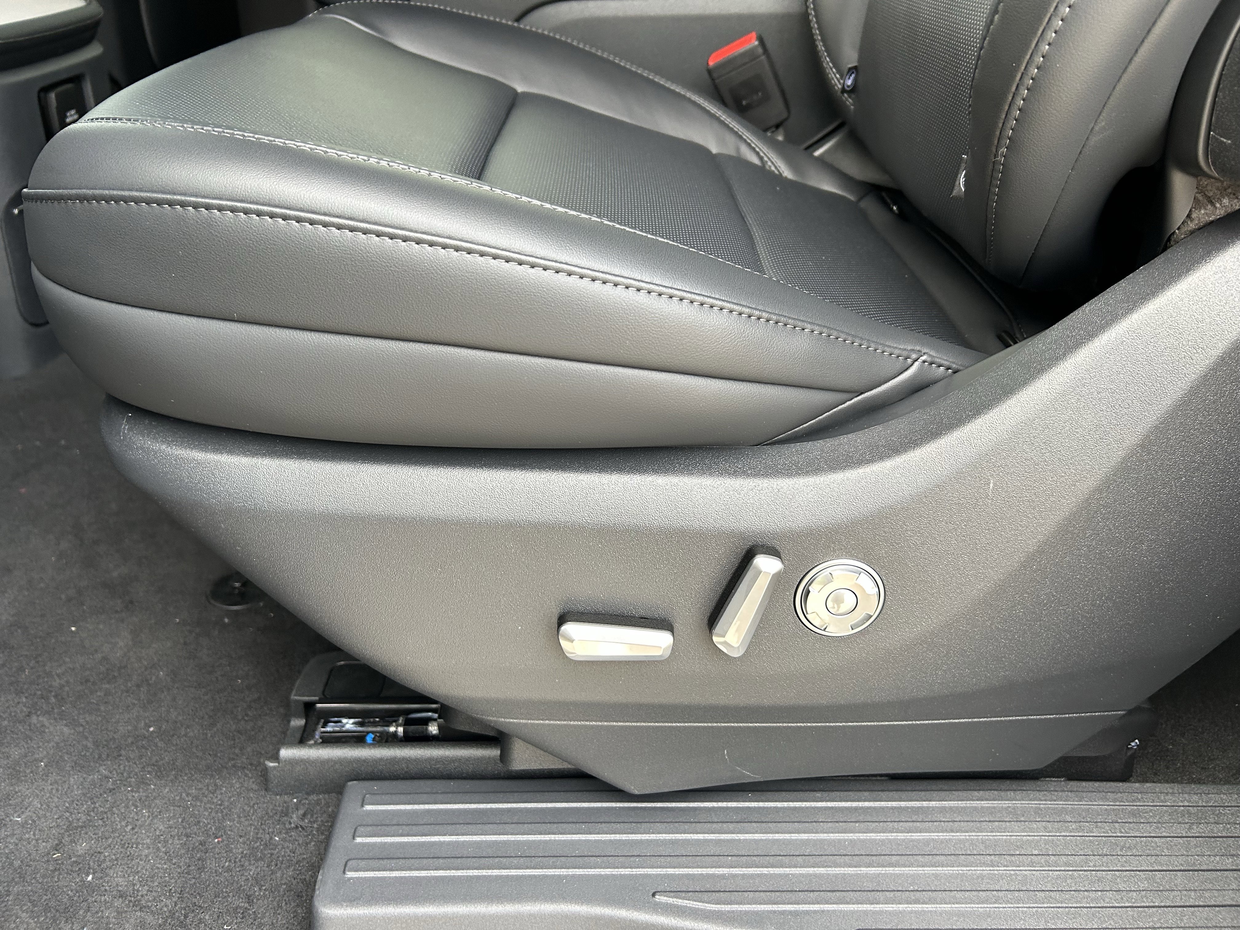 New 2025 Lincoln Navigator L Reserve w/ Jet Appearance Package image 24