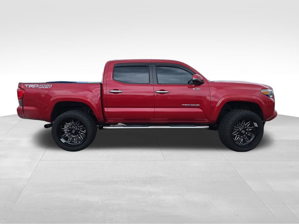 Used 2016 Toyota Tacoma TRD Sport AWD/4WD image 9