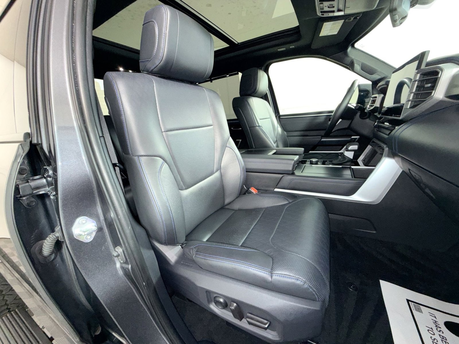 Used 2023 Toyota Tundra Platinum w/ Advanced Package AWD/4WD image 28