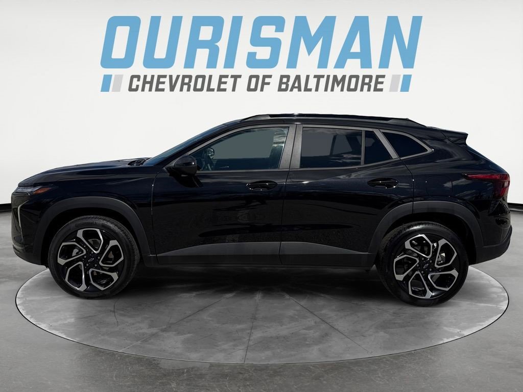 Certified 2025 Chevrolet Trax RS w/ Sunroof Package FWD image 3