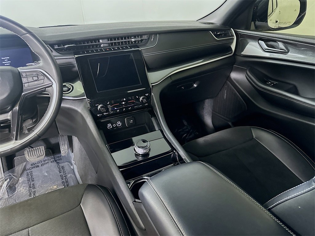 Used 2023 Jeep Grand Cherokee Altitude image 19