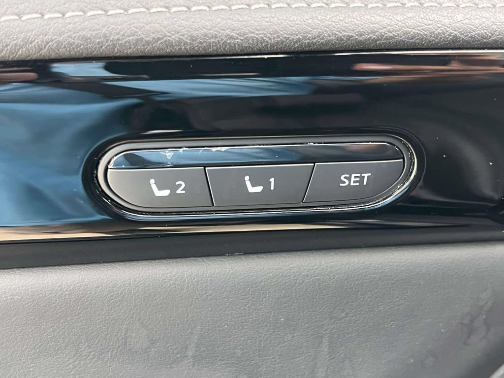 Used 2025 INFINITI QX60 Pure w/ Cargo Package FWD image 18