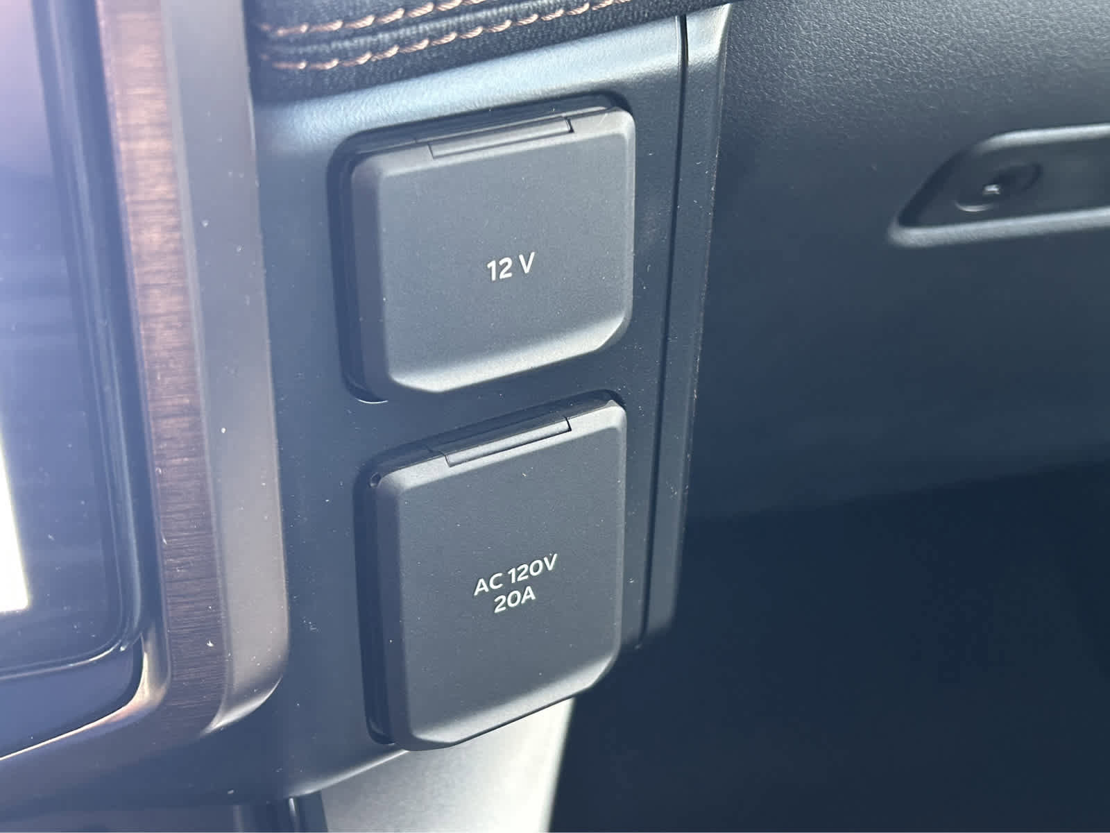 New 2023 Ford F150 Lightning Lariat image 77