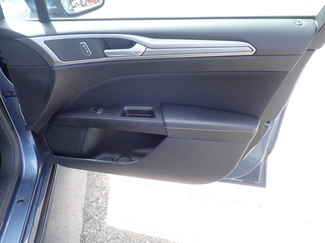 Used 2018 Ford Fusion SE w/ Fusion SE Technology Package image 26