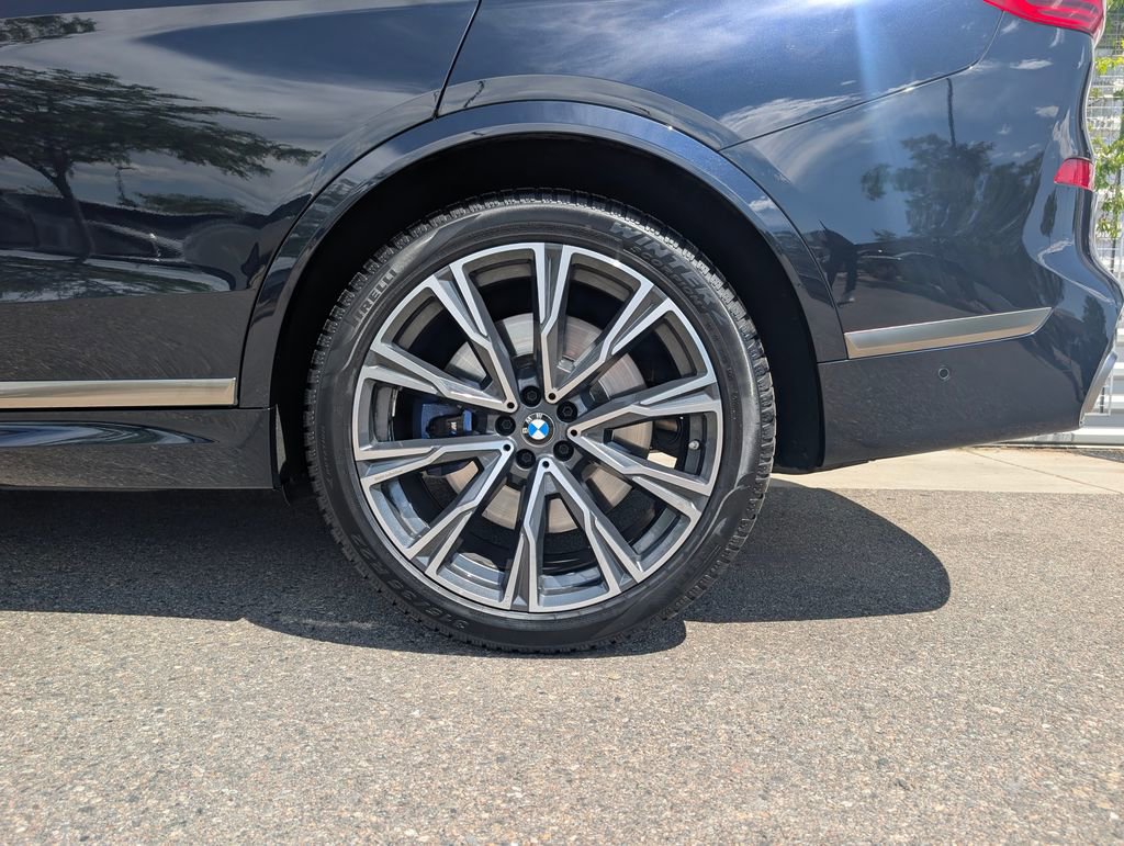 Used 2022 BMW X7 M50i w/ Dynamic Handling Package AWD/4WD image 5