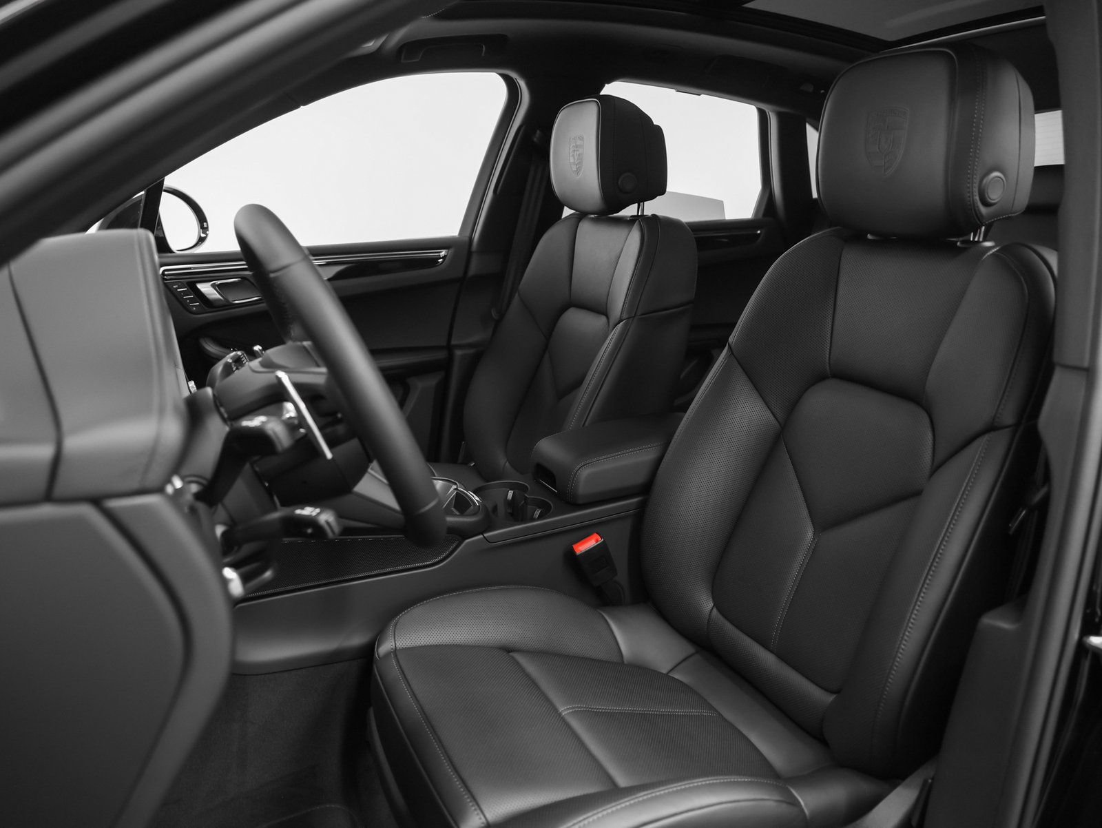 Certified 2026 Porsche Macan AWD/4WD image 5