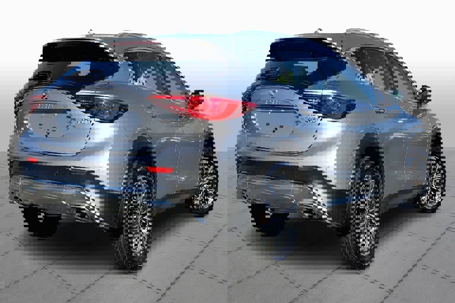 Used 2018 INFINITI QX30 Premium w/ Cargo Package image 12