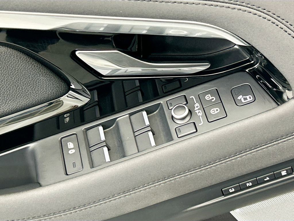 Used 2020 Land Rover Range Rover Evoque SE image 22