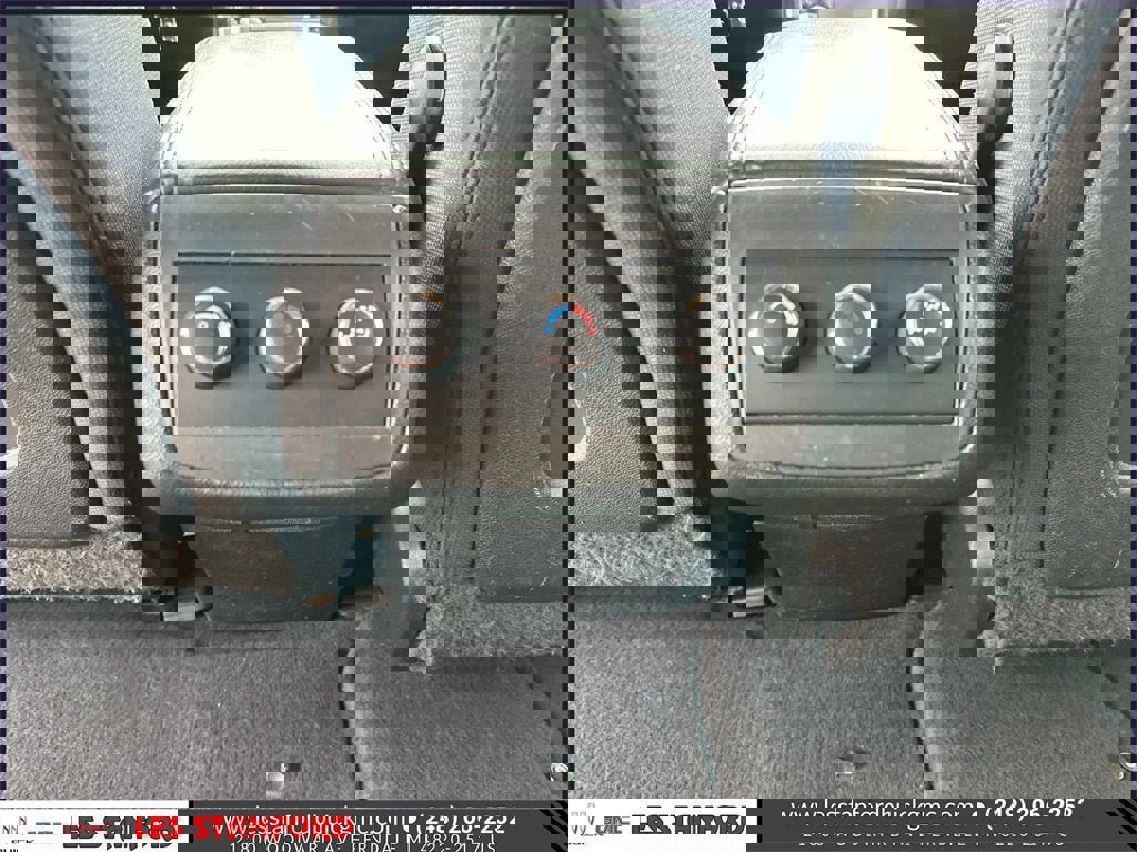 Used 2011 GMC Acadia SLE image 16