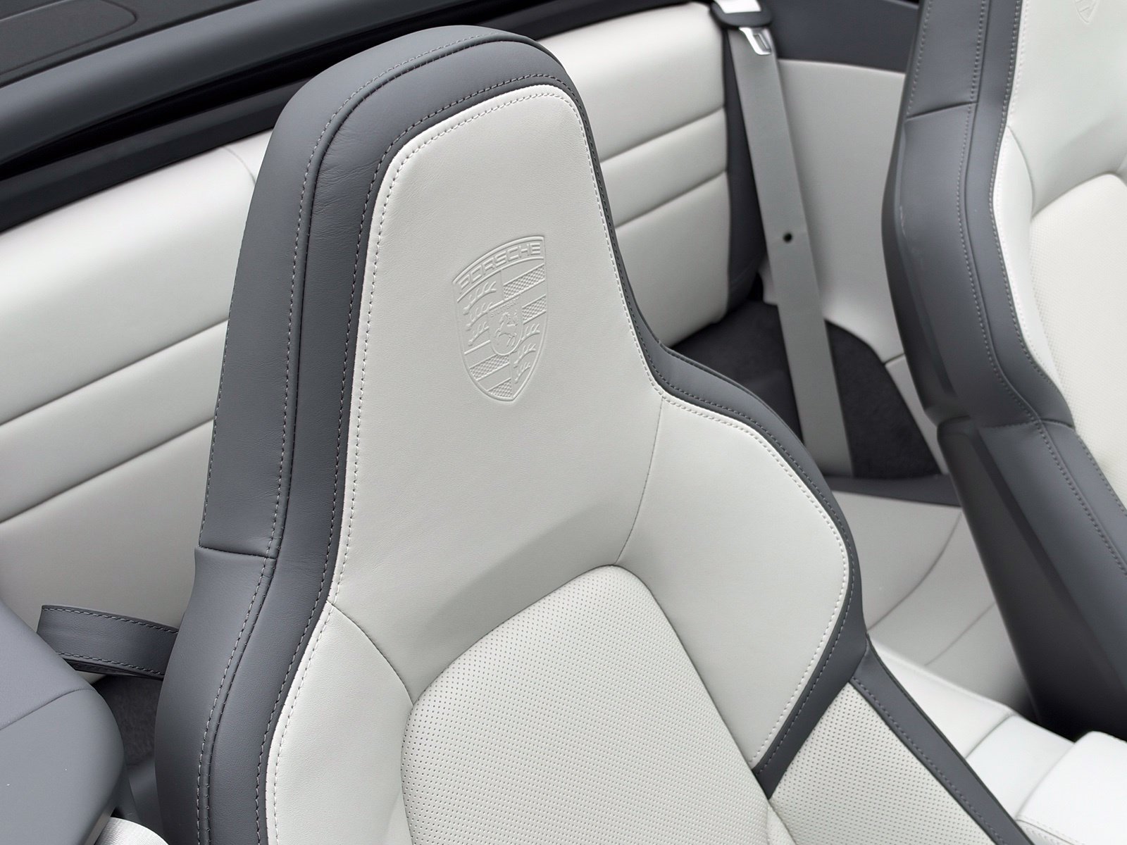 Certified 2026 Porsche 911 Carrera GTS RWD image 36