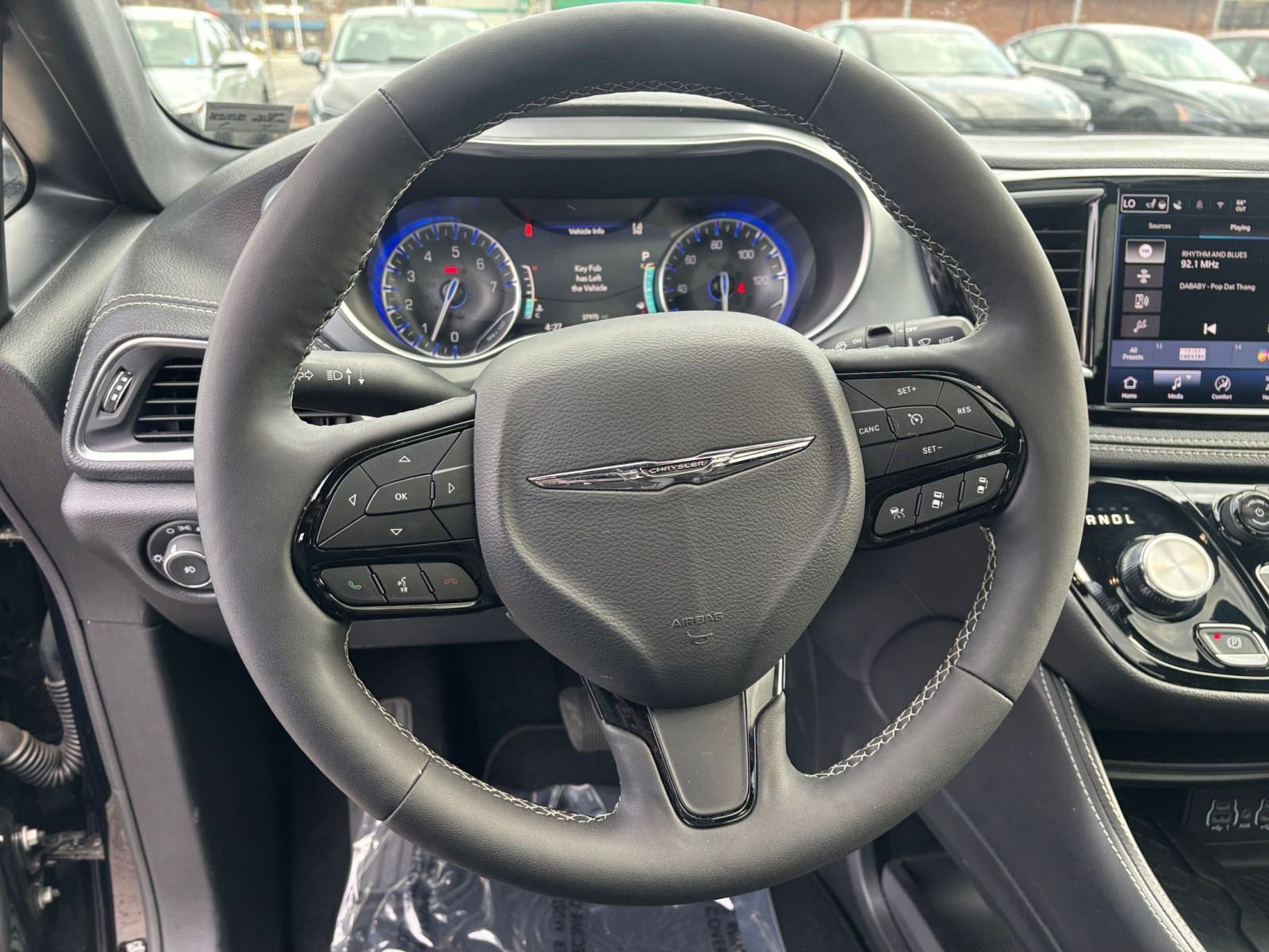 Used 2025 Chrysler Pacifica Limited image 31