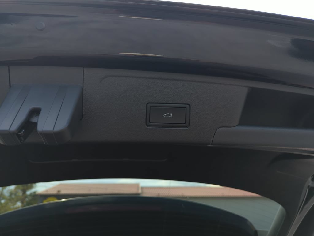 Used 2024 Volkswagen Atlas Cross Sport SE w/ Panoramic Sunroof Package FWD image 31