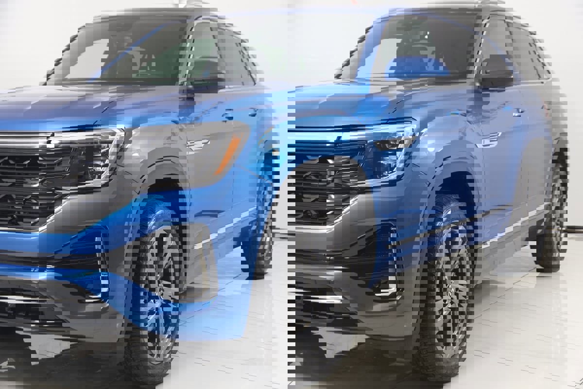 Used 2024 Volkswagen Atlas Cross Sport SEL R-Line image 62