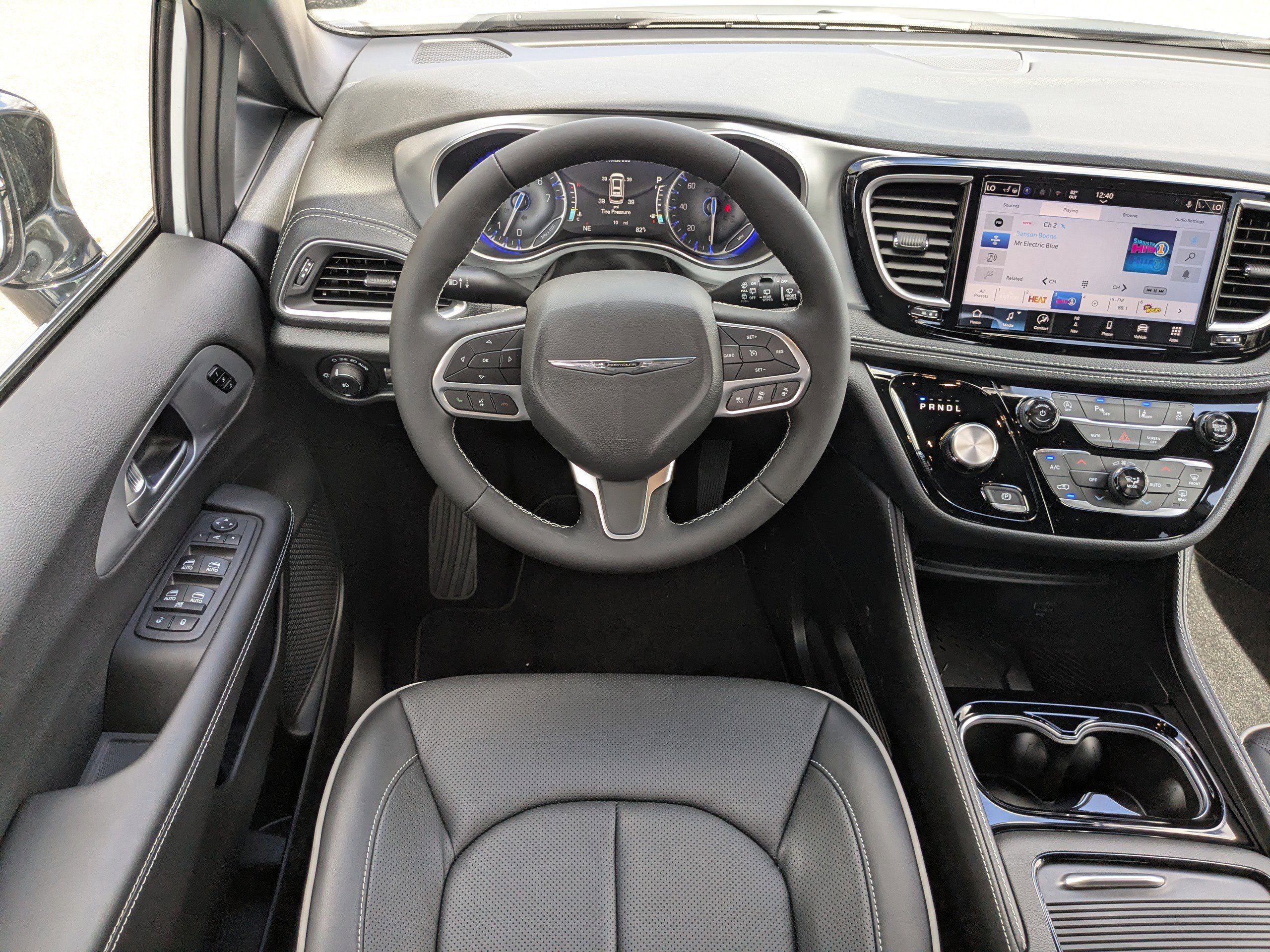 New 2026 Chrysler Pacifica Limited image 15