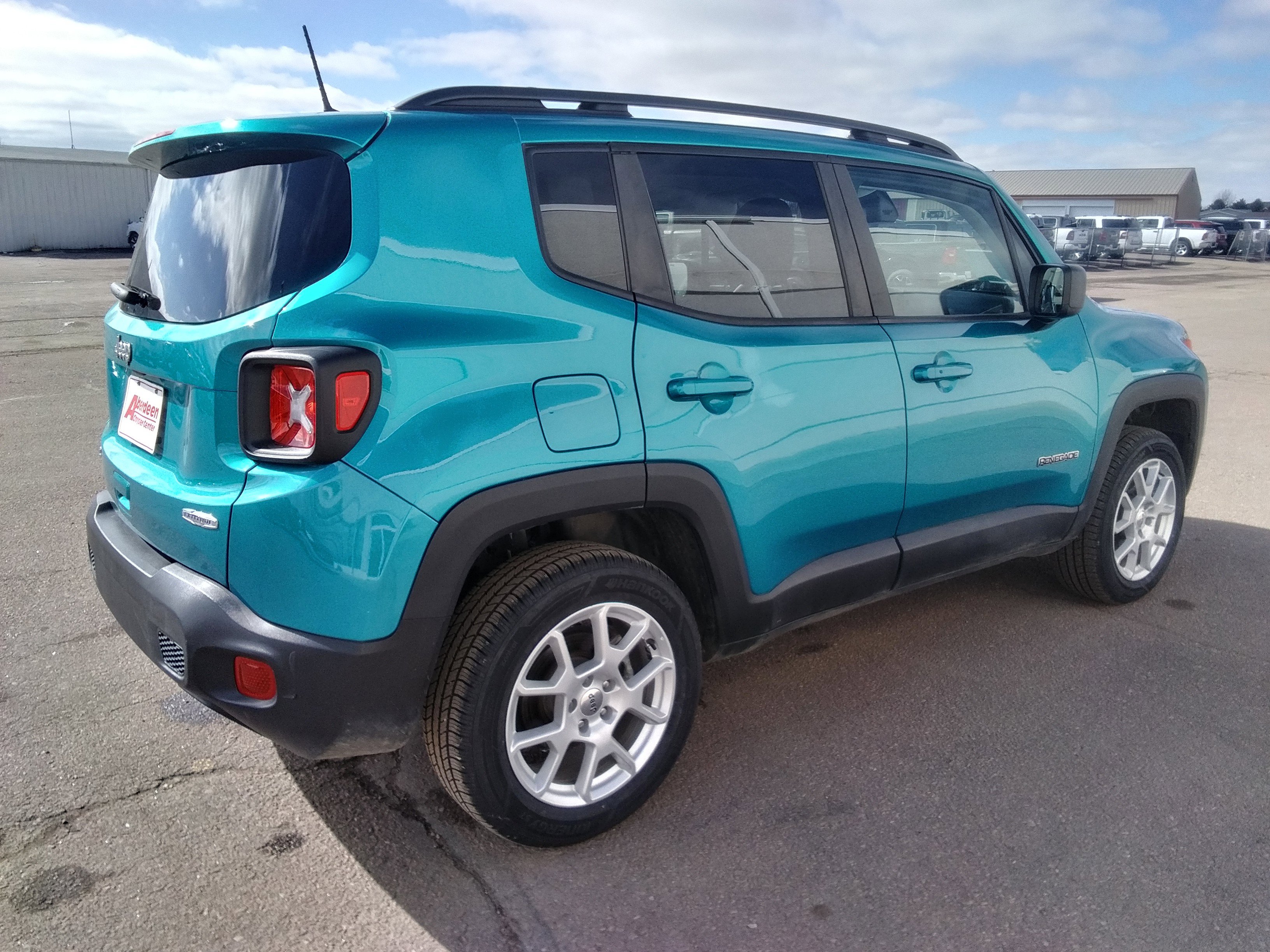 Used 2022 Jeep Renegade Latitude w/ Convenience Group AWD/4WD image 5