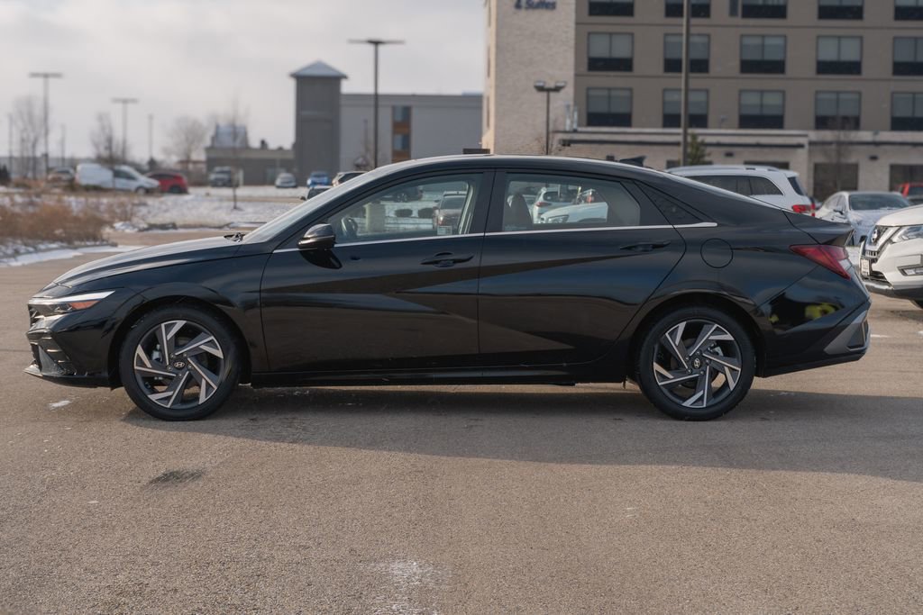 Certified 2025 Hyundai Elantra Limited image 4