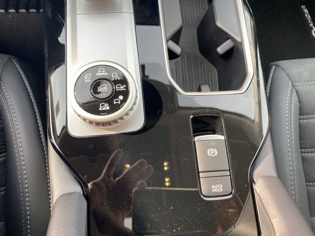 New 2025 Mitsubishi Outlander SE image 34