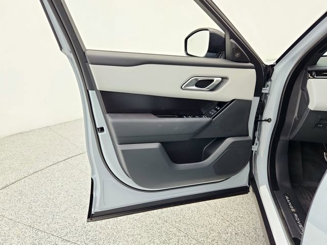 New 2026 Land Rover Range Rover Velar Dynamic SE image 27