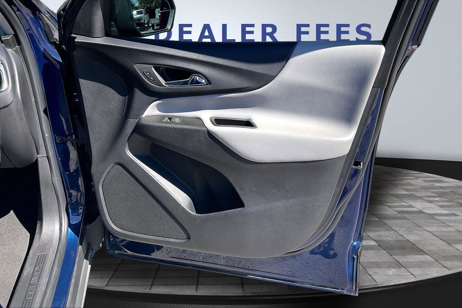 Used 2022 Chevrolet Equinox LS w/ Driver Confidence II Package image 27