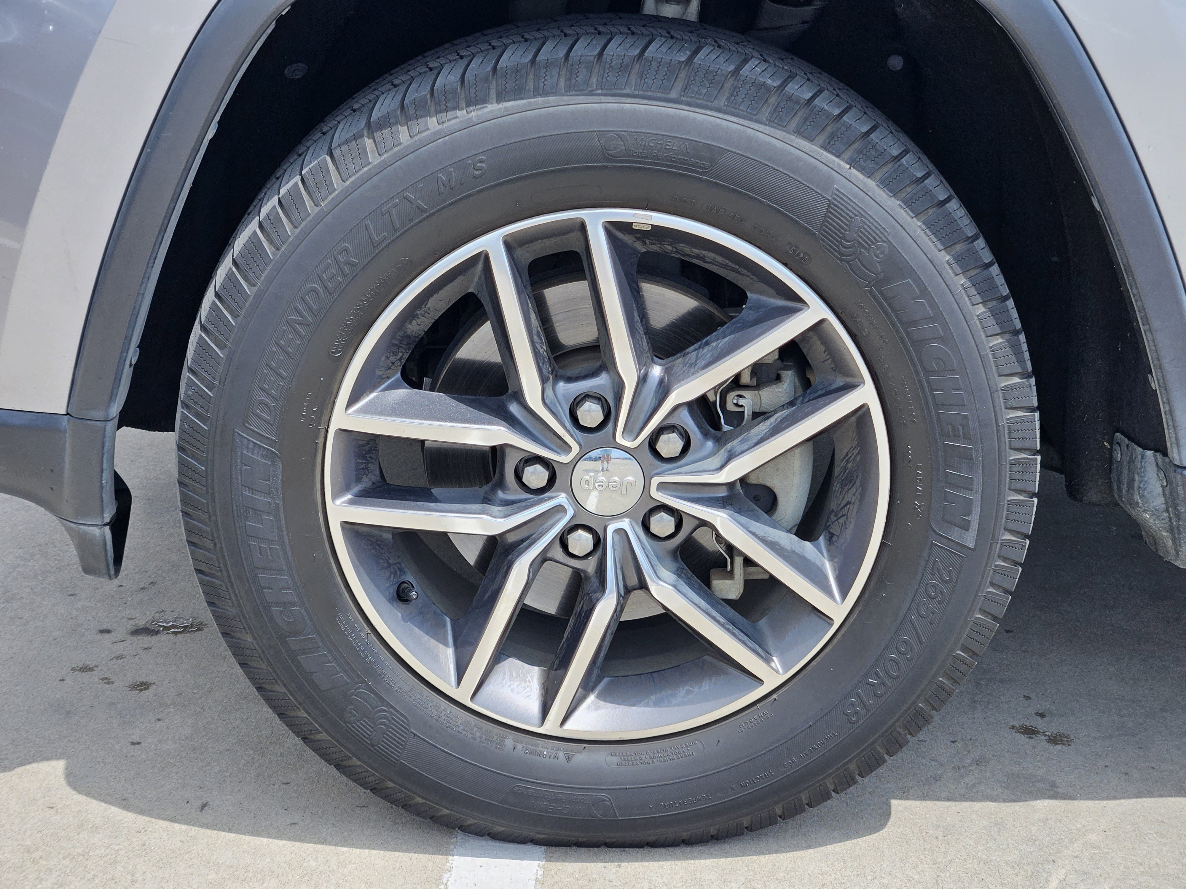 Used 2018 Jeep Grand Cherokee Limited w/ Luxury Group II RWD image 14