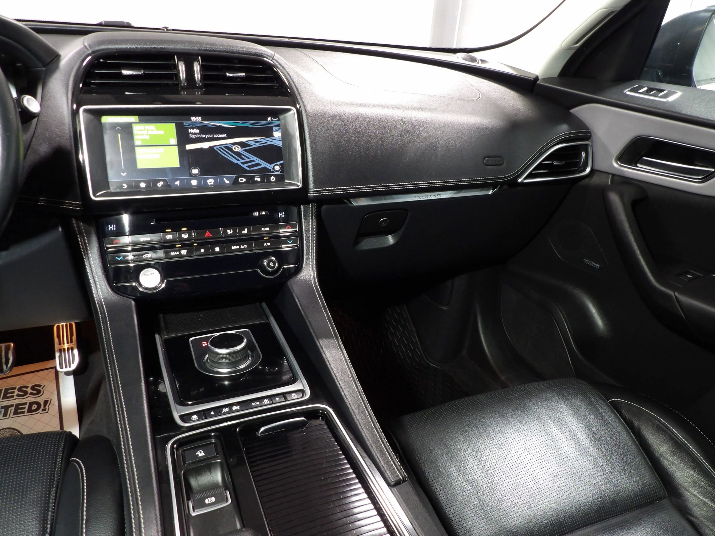 Used 2018 Jaguar F-PACE R-Sport image 19