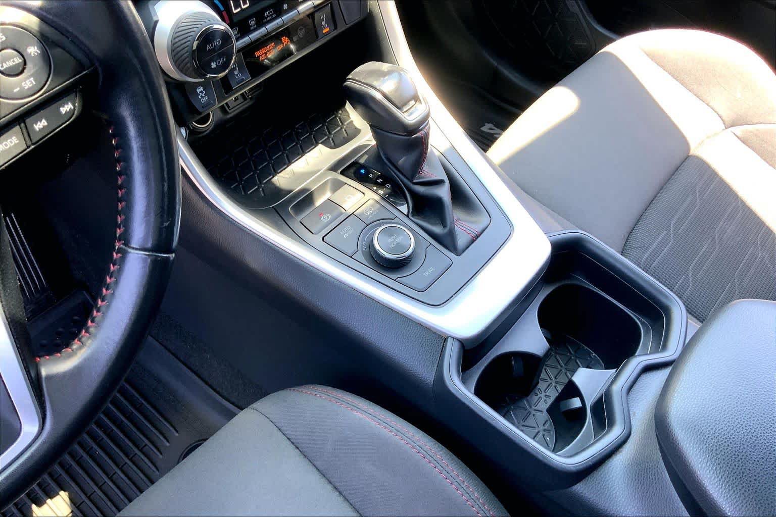 Used 2021 Toyota RAV4 SE w/ Weather & Moonroof Package AWD/4WD image 16