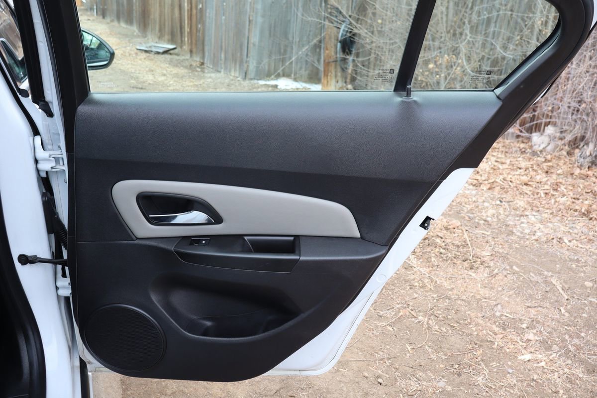 Used 2014 Chevrolet Cruze LS image 25