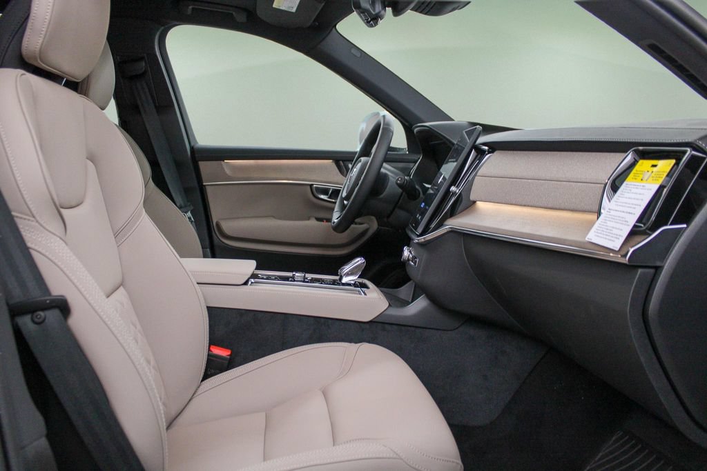 Used 2026 Volvo XC90 B5 Plus w/ Protection Package Premier AWD/4WD image 15
