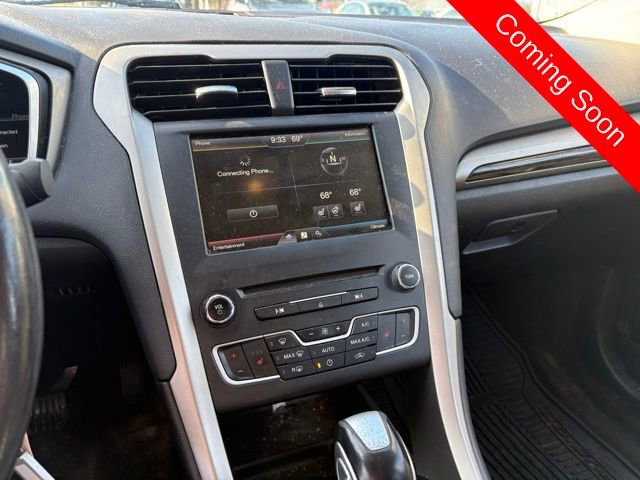 Used 2016 Ford Fusion SE w/ Equipment Group 502A image 9