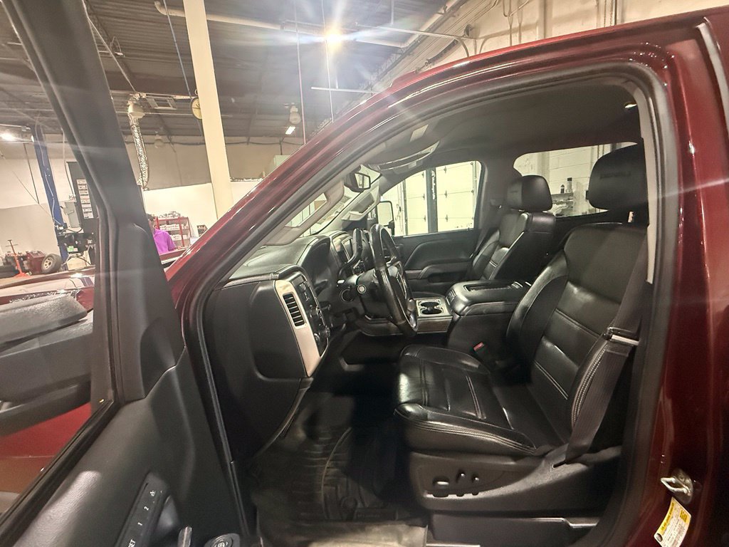 Used 2017 GMC Sierra 2500 Denali w/ Duramax Plus Package AWD/4WD image 23