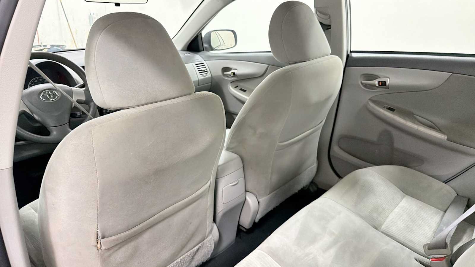 Used 2010 Toyota Corolla LE FWD image 23