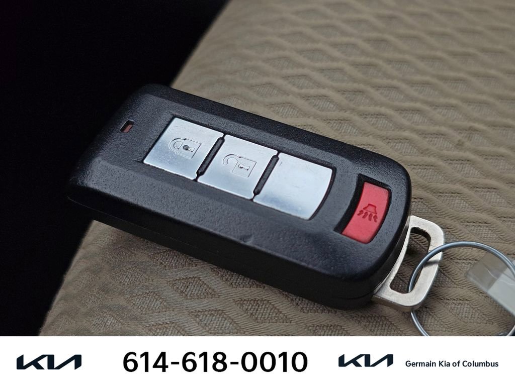 Used 2016 Mitsubishi Outlander SE image 34