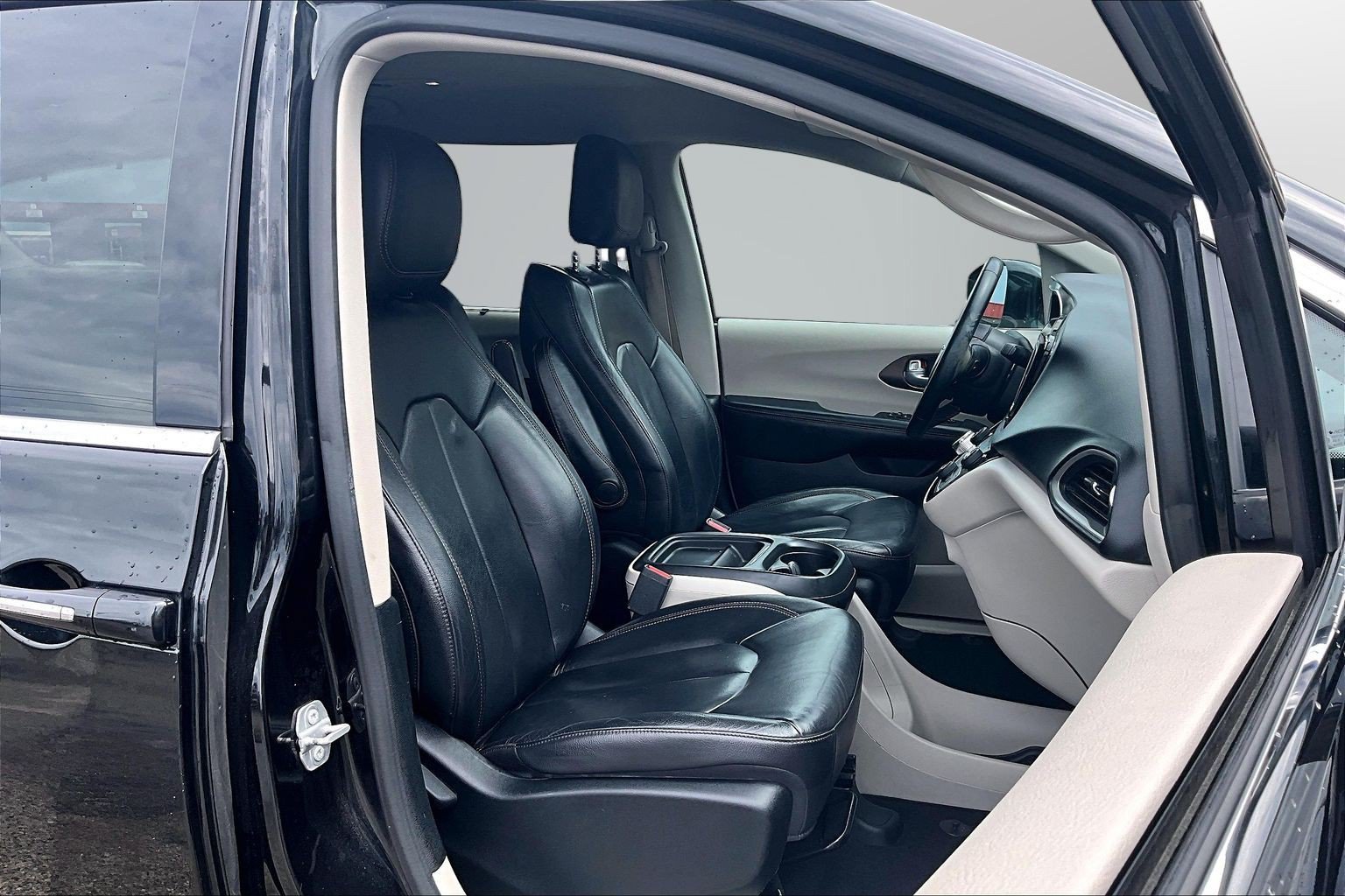 Used 2017 Chrysler Pacifica Touring-L FWD image 7