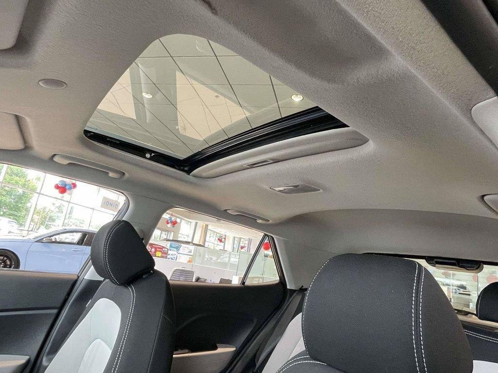 New 2025 Hyundai Venue SEL FWD image 46